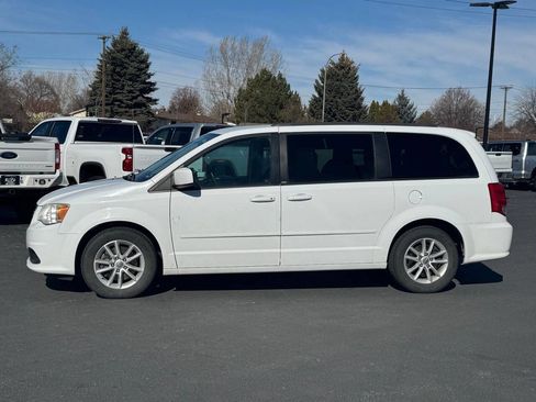 Used 2014 Dodge Grand Caravan SXT image 4