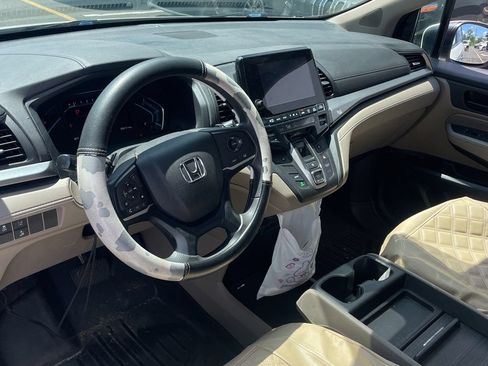 Used 2019 Honda Odyssey EX image 3