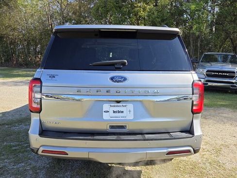 Used 2024 Ford Expedition Limited image 13
