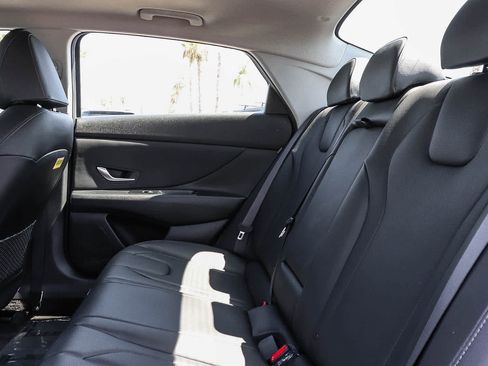 Used 2025 Hyundai Elantra Limited FWD image 25