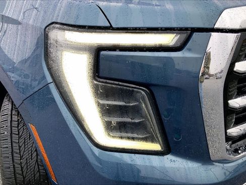 Used 2025 GMC Yukon XL Elevation image 25