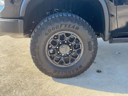 Used 2024 Chevrolet Silverado 2500 ZR2 w/ ZR2 Bison Edition image 11