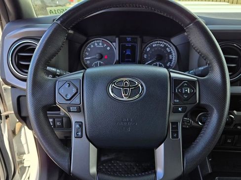 Used 2019 Toyota Tacoma TRD Sport AWD/4WD image 26