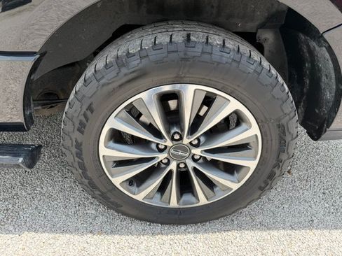 Used 2017 Lincoln Navigator L Select AWD/4WD image 9