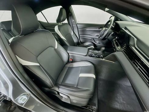 Used 2025 Toyota Camry SE image 7