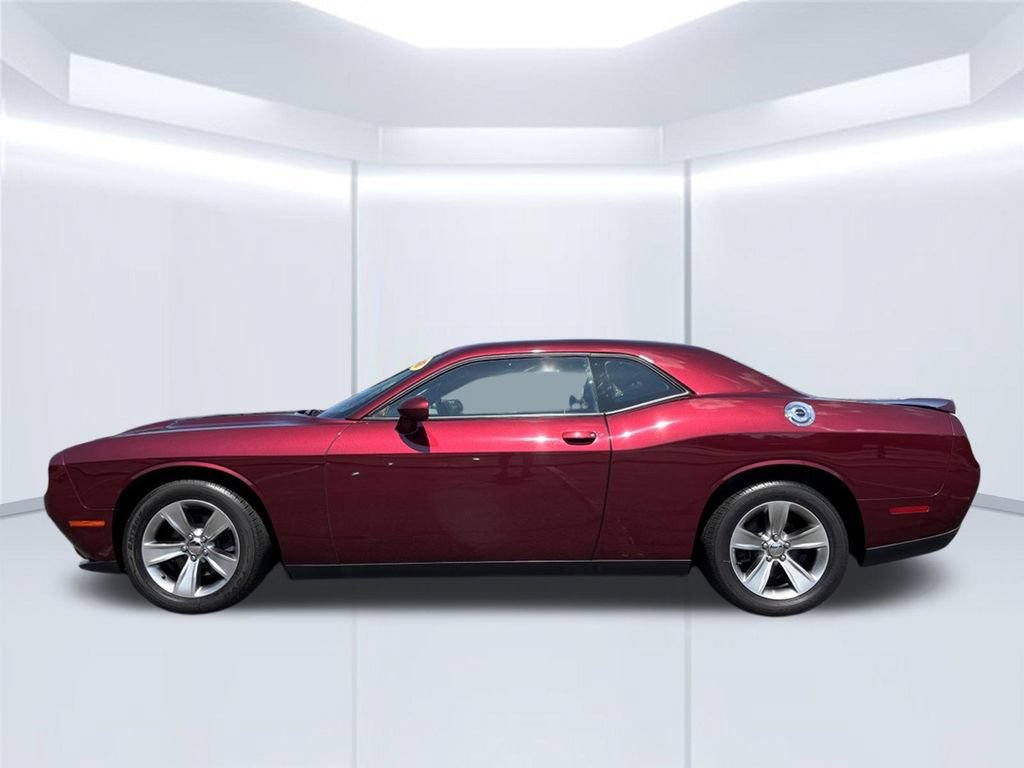Used 2018 Dodge Challenger SXT RWD image 2
