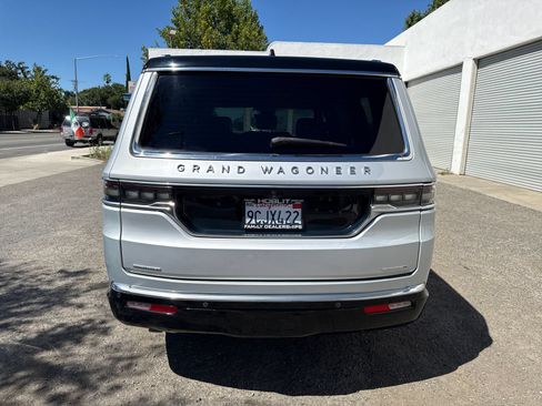 Used 2022 Jeep Grand Wagoneer Series I w/ Flexible Seating Group AWD/4WD image 4