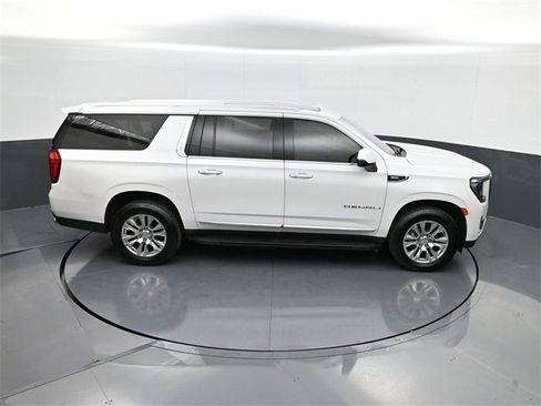Used 2021 GMC Yukon XL Denali image 17