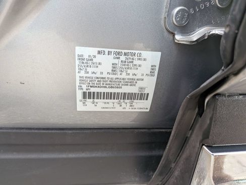 Used 2020 Ford Explorer XLT w/ Equipment Group 202A AWD/4WD image 32