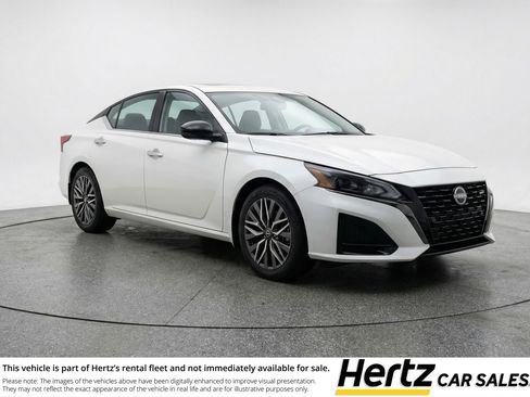 Used 2025 Nissan Altima 2.5 SV image 1