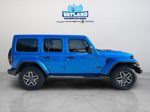 Certified 2025 Jeep Wrangler Unlimited Sahara AWD/4WD image 6