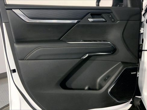 Used 2025 GMC Acadia Elevation FWD image 25