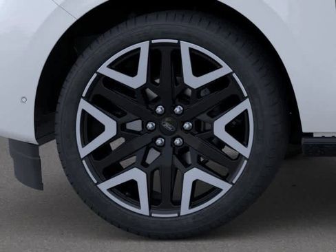 New 2026 Ford Expedition Max Platinum image 19