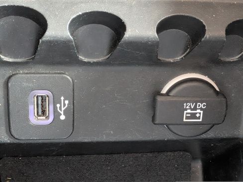 Used 2015 Jeep Cherokee Latitude FWD image 26