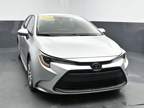 Used 2023 Toyota Corolla LE image 3