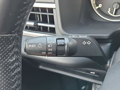 Used 2022 Mitsubishi Outlander SE image 27