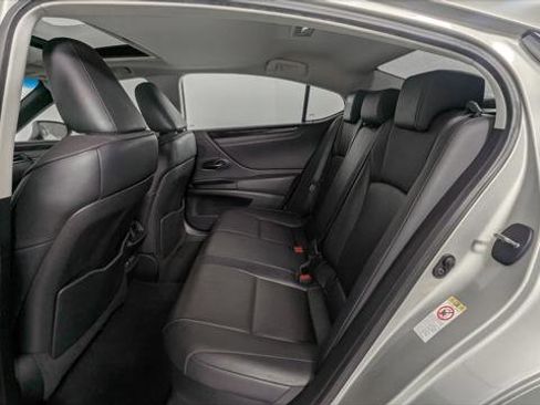 Used 2019 Lexus ES 300h w/ Premium Package FWD image 18