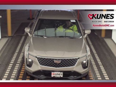 Used 2025 Cadillac XT4 Premium Luxury image 3