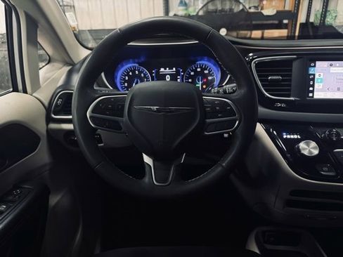 Used 2023 Chrysler Voyager LX image 26