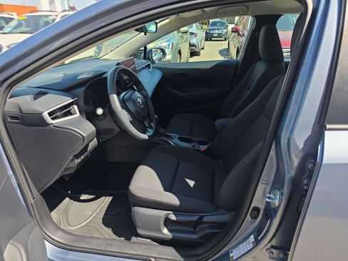 Used 2025 Toyota Corolla LE FWD image 2