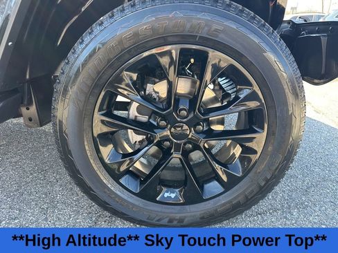 Used 2022 Jeep Wrangler Unlimited Sahara image 20