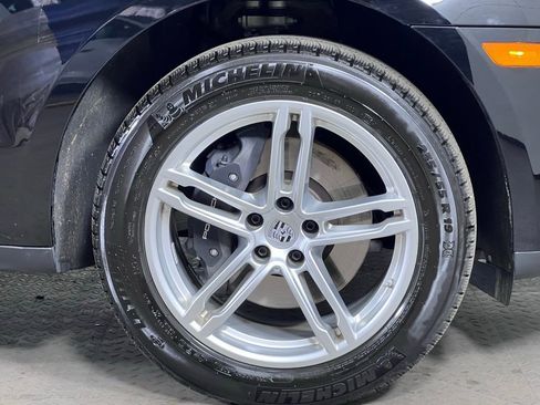 Certified 2025 Porsche Macan AWD/4WD image 13