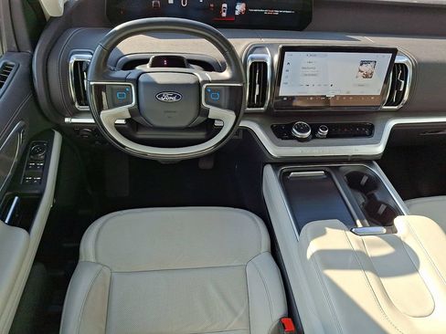 Used 2025 Ford Expedition Platinum w/ Driver's Package AWD/4WD image 13