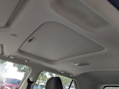 Used 2025 Hyundai Venue SEL FWD image 22