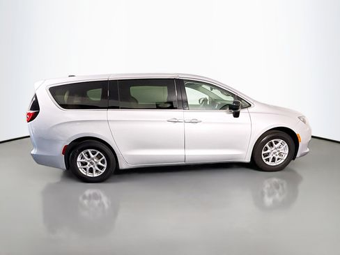 Used 2024 Chrysler Voyager LX image 11