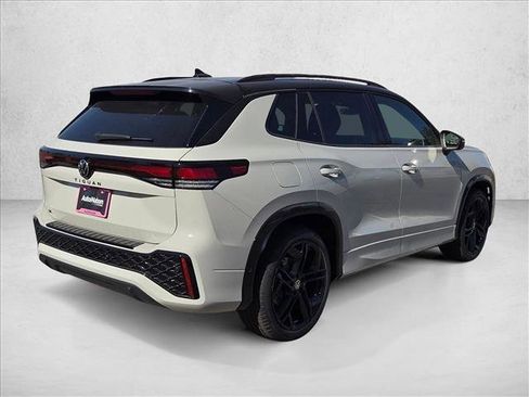 New 2026 Volkswagen Tiguan SE R-Line FWD image 2