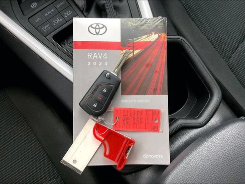 Used 2024 Toyota RAV4 LE AWD/4WD image 15