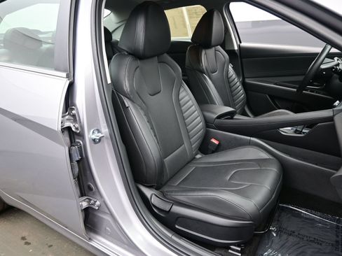 Used 2025 Hyundai Elantra Limited FWD image 13