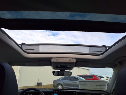 New 2026 Volkswagen Tiguan SE image 27