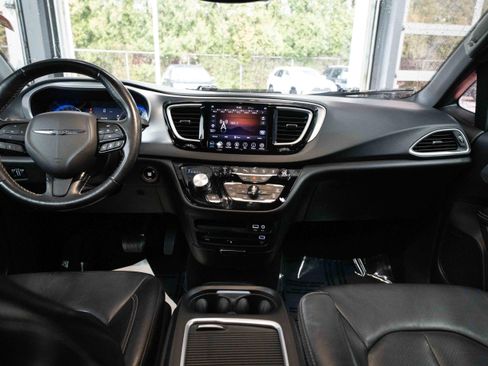 Used 2020 Chrysler Pacifica Touring-L Plus w/ Advanced Safetytec Group image 20