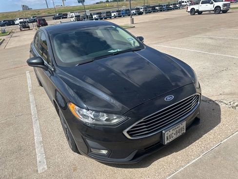 Used 2020 Ford Fusion SE w/ Equipment Group 151A FWD image 3
