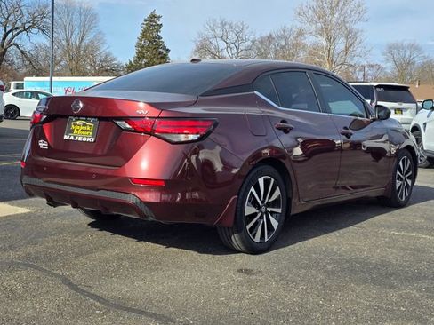 Used 2022 Nissan Sentra SV w/ SV Premium Package image 7