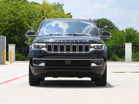 Used 2023 Jeep Wagoneer 4WD w/ Convenience Group I image 3