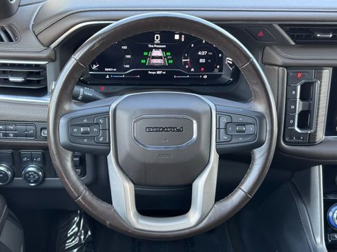 Used 2022 GMC Yukon XL Denali w/ Denali Premium Package image 8