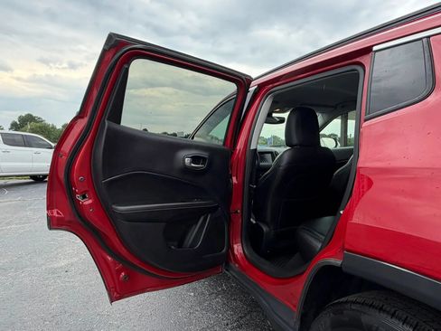 Used 2019 Jeep Compass Latitude w/ Popular Equipment Group AWD/4WD image 19