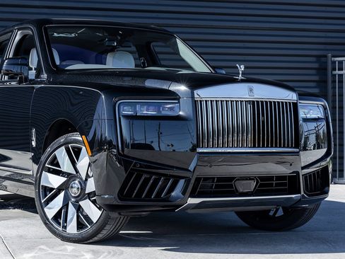 Used 2025 Rolls-Royce Cullinan image 8