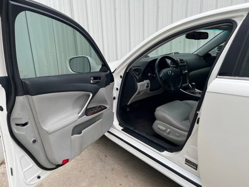 Used 2007 Lexus IS 250 w/ Premium Pkg RWD image 9