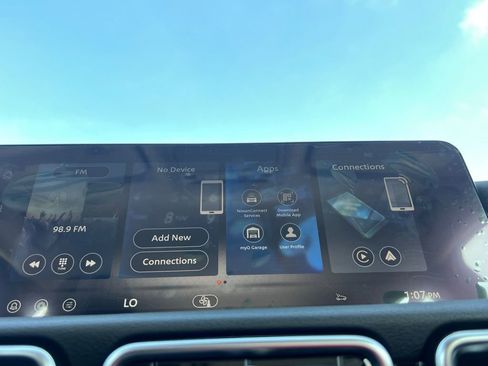 New 2026 Nissan Sentra SR w/ Floor Mat Package image 8