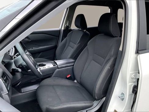 Used 2024 Nissan Rogue S image 15