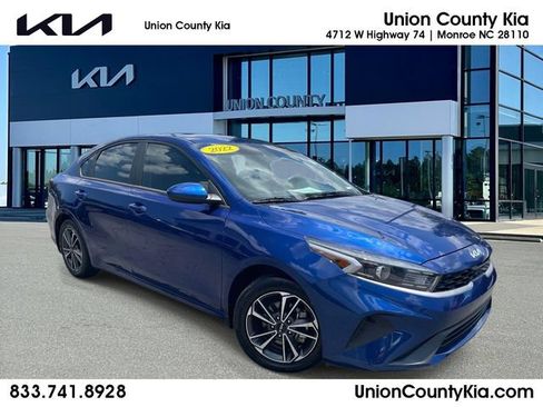 Certified 2022 Kia Forte LXS FWD image 1