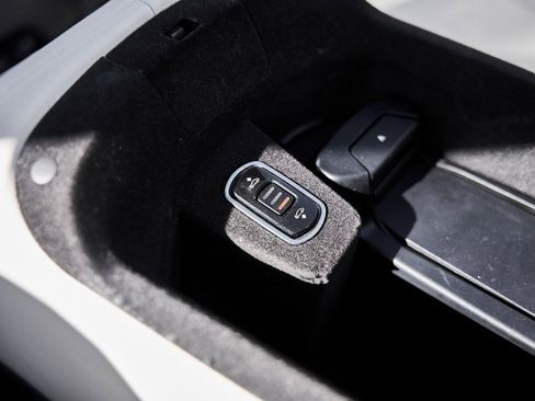 Used 2016 Rolls-Royce Dawn image 65