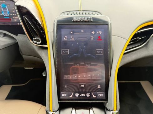 Used 2022 Ferrari Roma RWD image 19