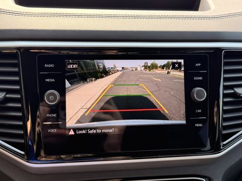 Used 2022 Volkswagen Atlas Cross Sport SE image 4