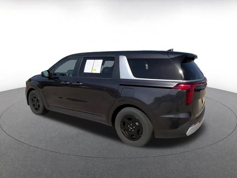 Used 2026 Kia Carnival FWD image 9