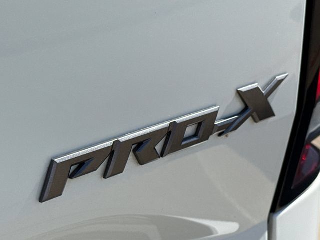 Used 2022 Nissan Frontier Pro-X RWD image 10