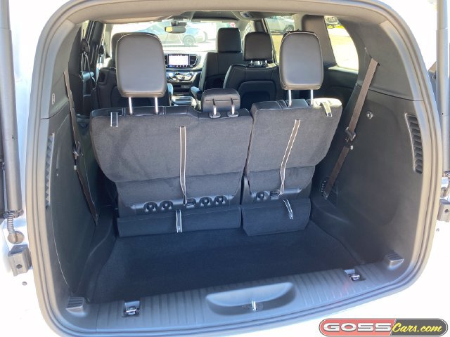 New 2027 Chrysler Pacifica Select AWD/4WD image 9
